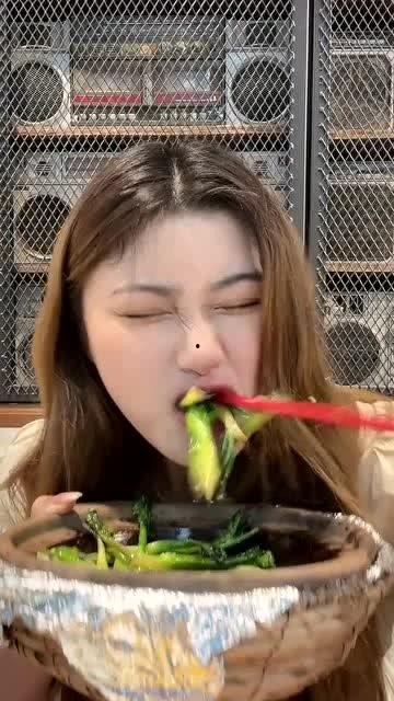 重庆吃瓜少女鲁巴,揭秘麻辣美食背后的故事