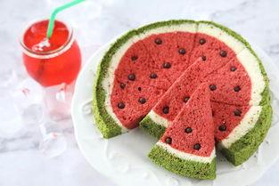 妈妈蛋糕吃瓜,甜蜜瓜果，共享温馨时光